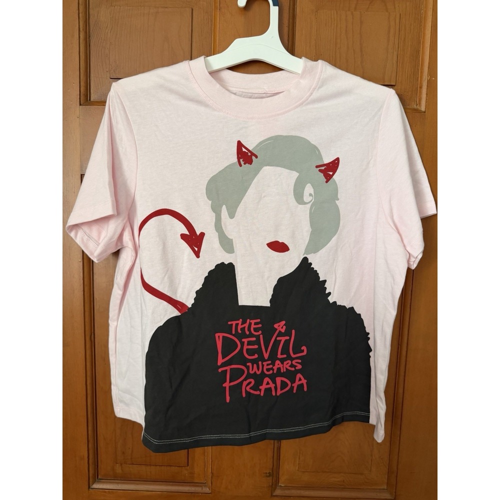 Women's The Devil Wear Prada Pink Short Sleeve Graphic T-Shirt Size Medium NWT